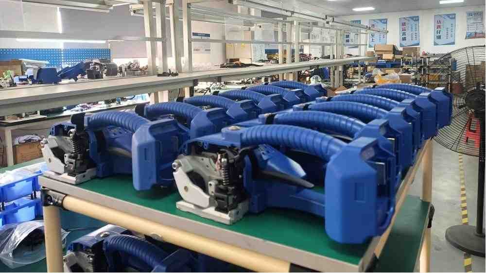 electric strapping tool in factory (1)