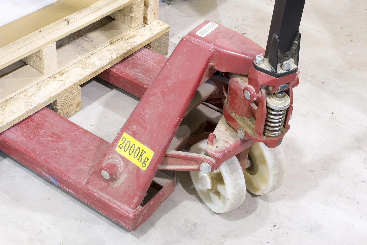 manual pallet jack
