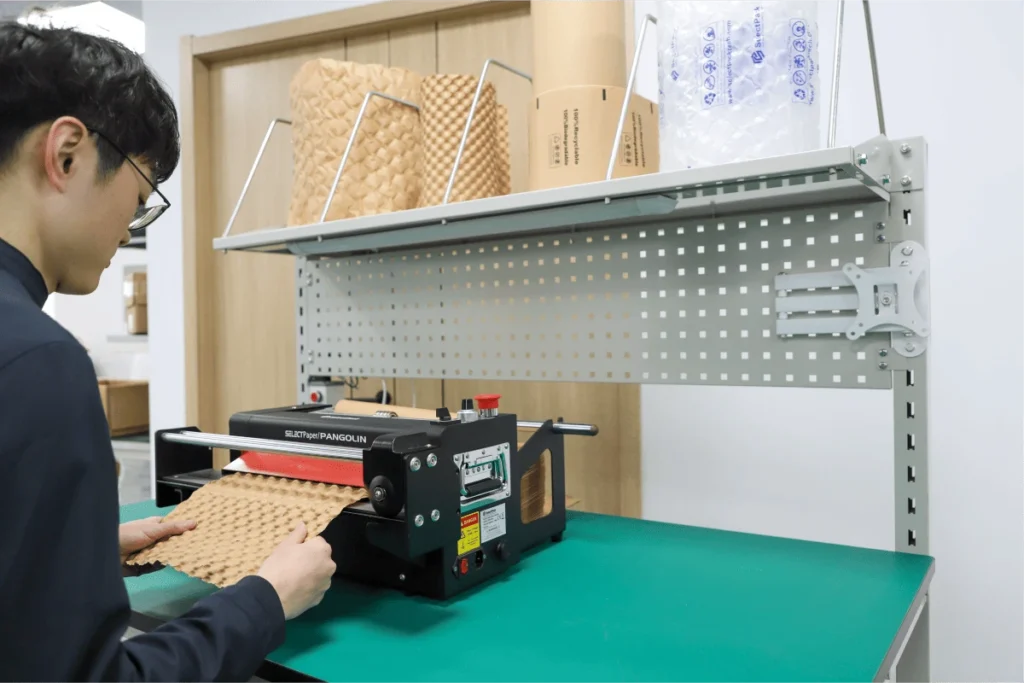 SelectPack paper bubble machine producing kraft paper bubble wrap at a packing station