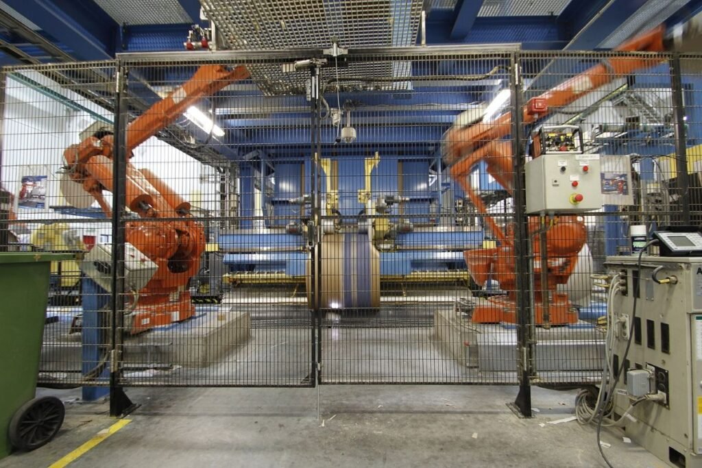 Estación de empaquetado automatizada utilizada para representar un flujo de trabajo repetible de alto volumen.