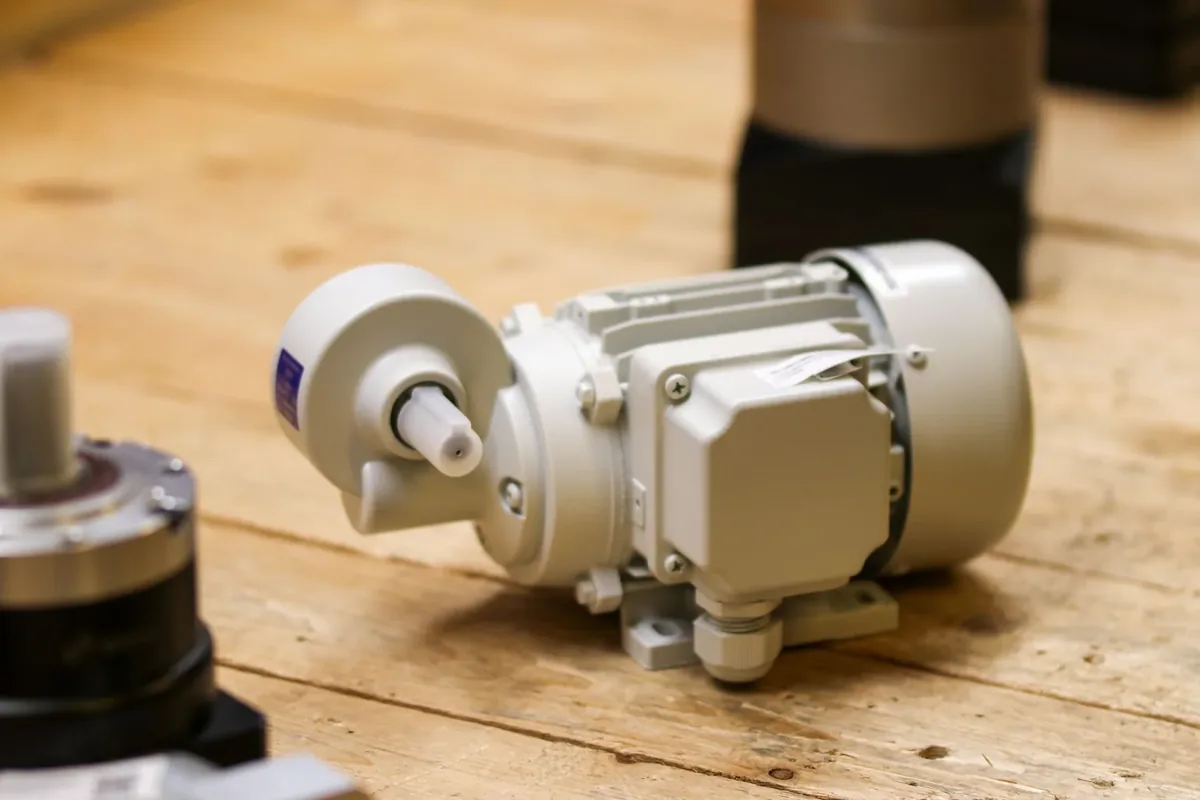Motor industrial para embalagens de espuma protetora