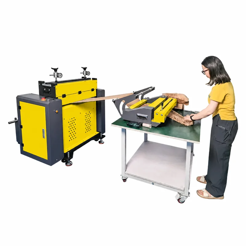 Example of an operator using HM50-M alongside a separate paper feeder and packing table